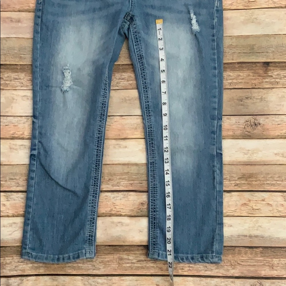 Maurices Distressed Denim Capris - Picture 2 of 6